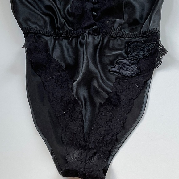 VTG Victoria's Secret Lace Teddy Bodysuit Sz S Black Gold Label Coquette Y2K - Picture 4 of 9